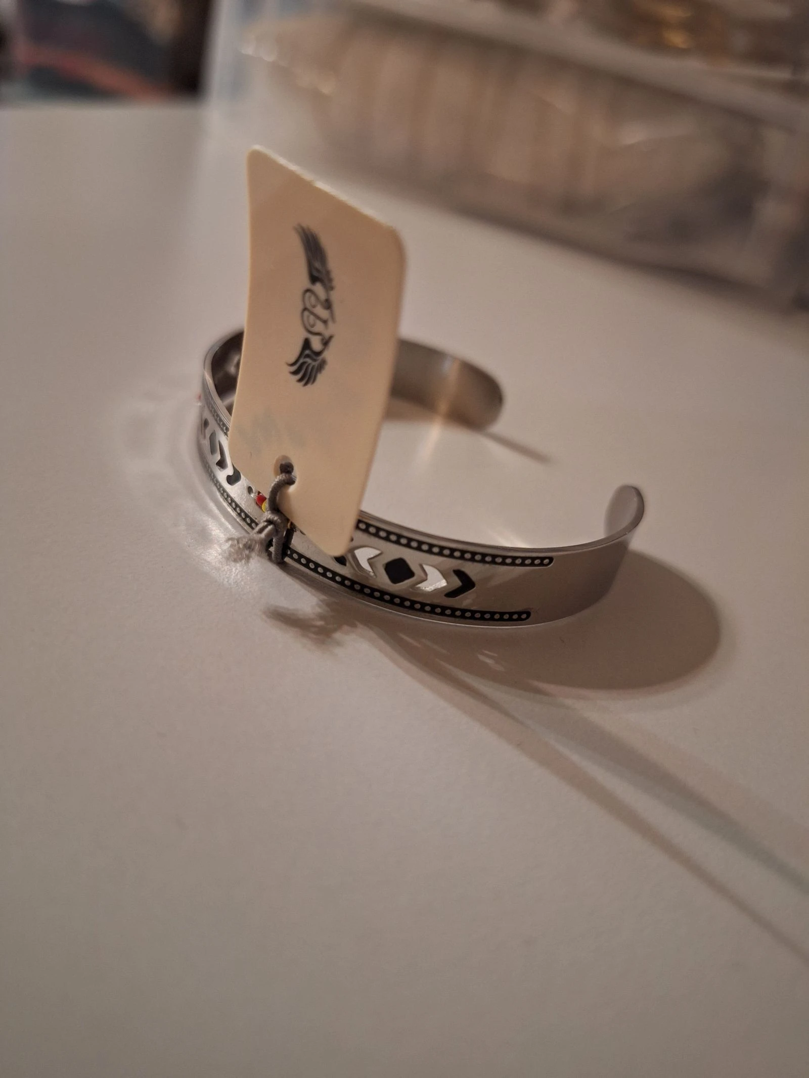 Hermoso brazalete ajustable de acero inoxidable – photo 4